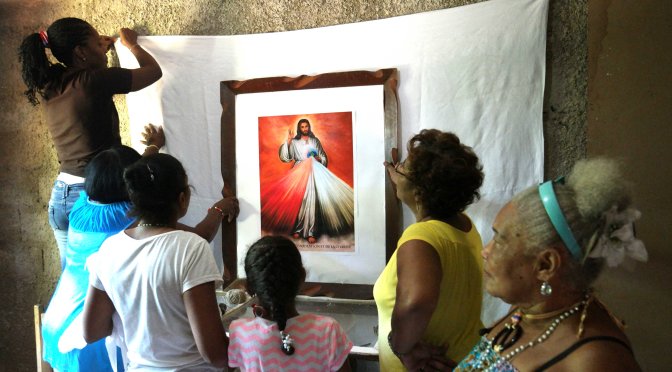 VIDÉO AMÉNAGEMENT DE LA CHAPELLE ET SALLE DE CLASSE PÈRE CESTAC AU CENTRE MISÉRICORDE DE CUBA.