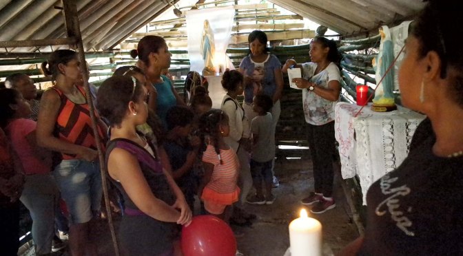 Présentation de la Vierge Marie aux enfants et familles de El Chico.