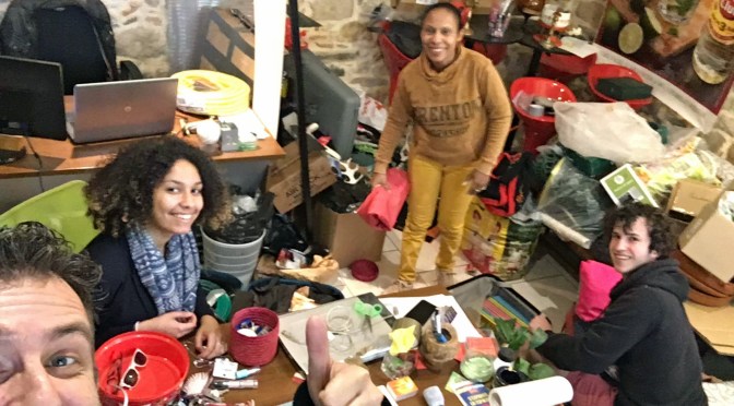 PREPARATION DES VALISES DE DONS, DIRECTION LE CENTRE MISÉRICORDE DE CUBA.