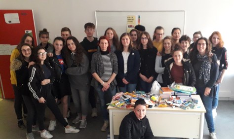 Ecole bretone- donation -enfants du CENTRE MISERICORDDE