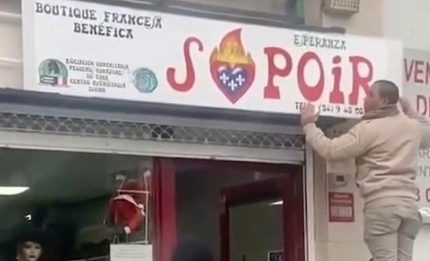 NOTRE NOUVELLE AFFICHE DU MAGASIN AVEC NOTRE NOUVELLE MARQUE ET LOGO